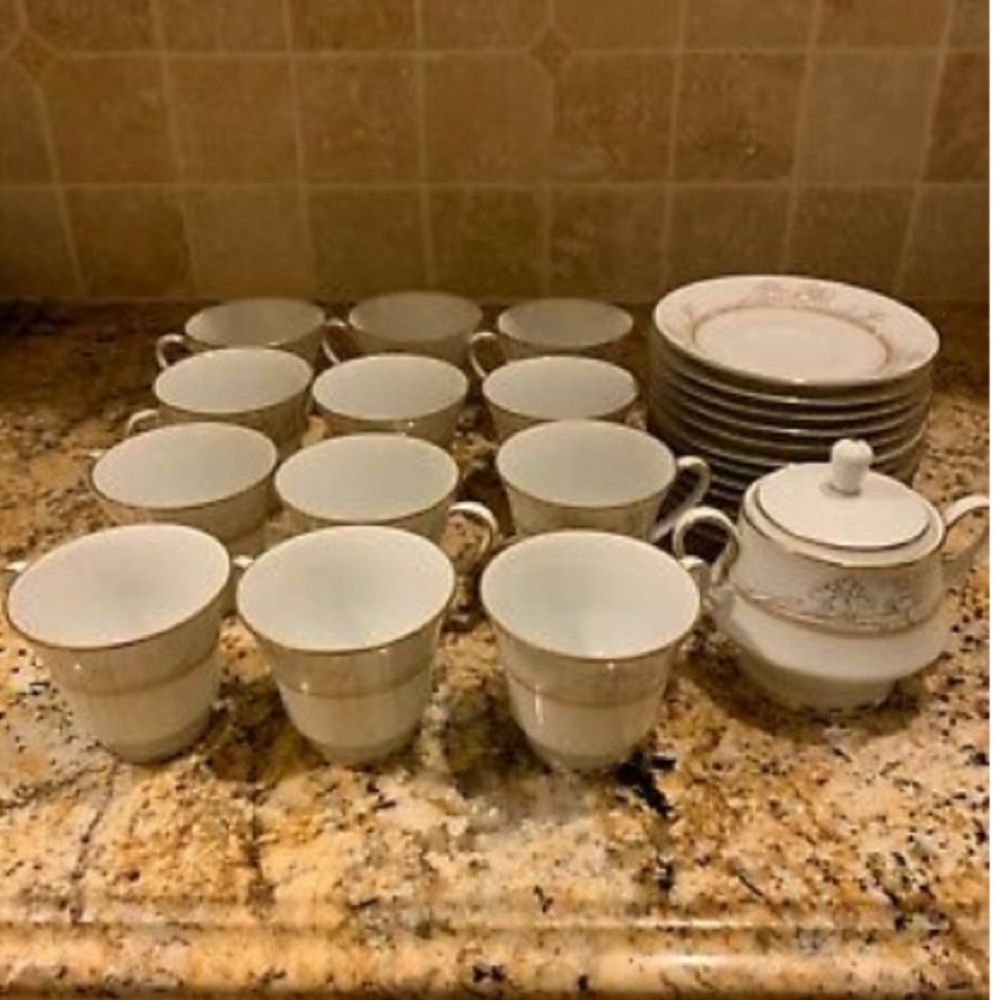New Noritake Legendary Cote Basque Pattern #3692